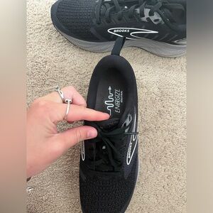 brooks sneakers women’s size 8